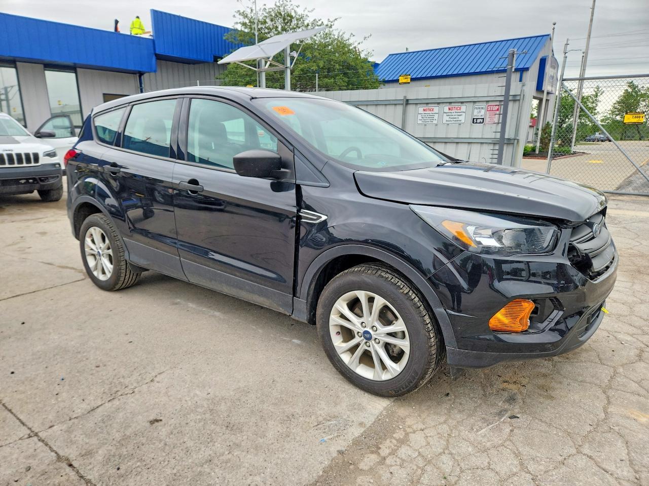 2019 Ford Escape S - Фото 4