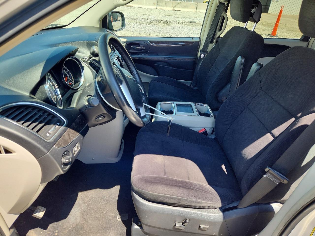 2011 Chrysler Town & Country Touring - Image 7