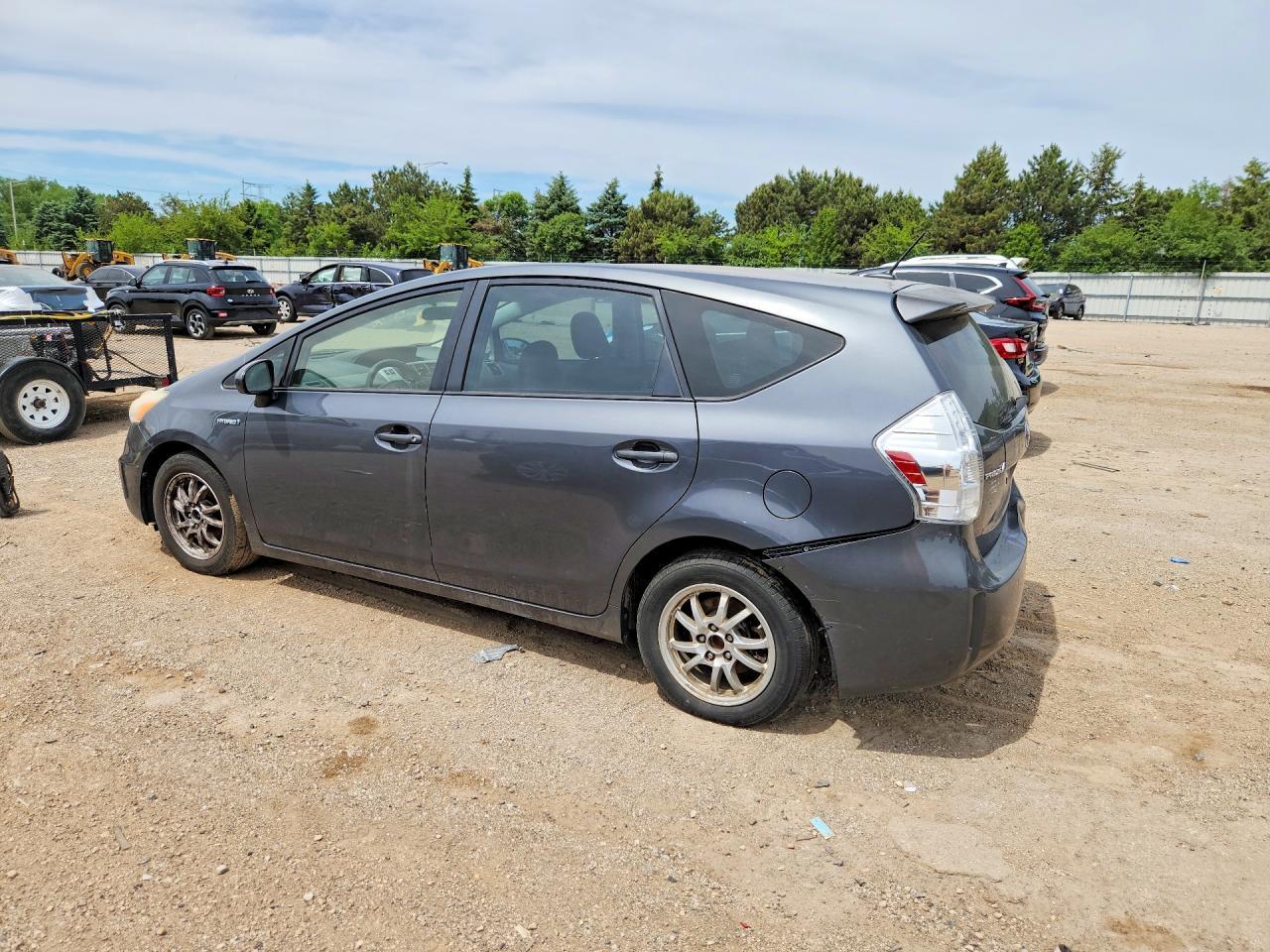2013 Toyota Prius V Three - Фото 2