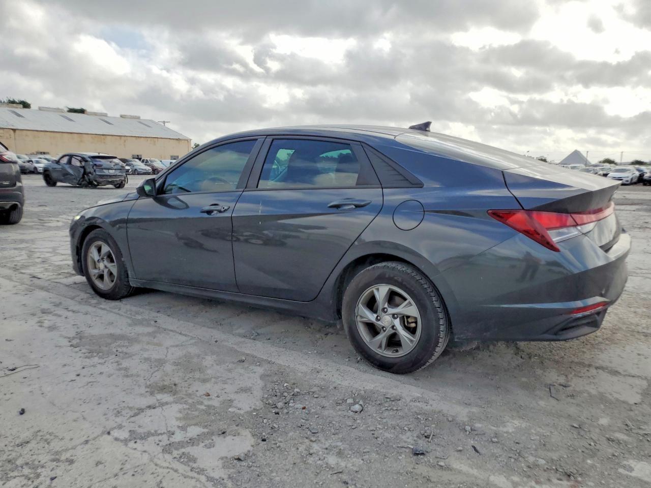 2022 Hyundai Elantra Se - Фото 2