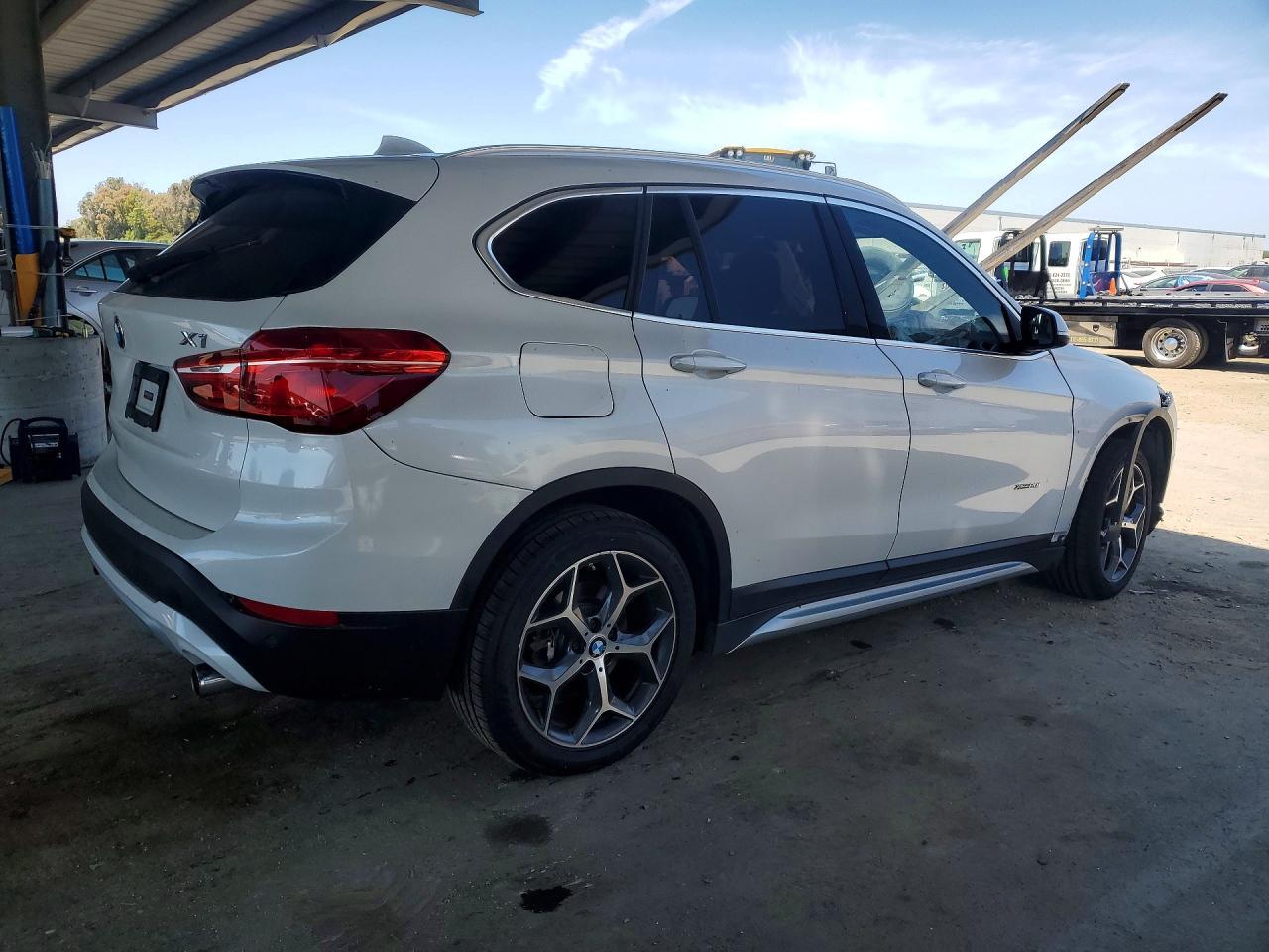 2016 BMW X1 xDrive28I - Фото 3