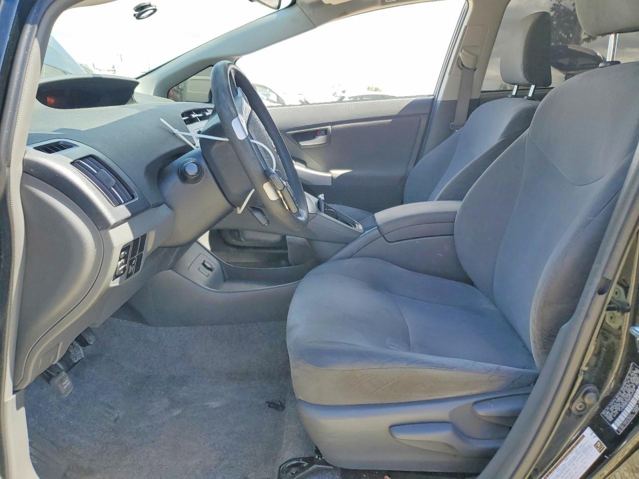 2011 Toyota Prius Three - Фото 7