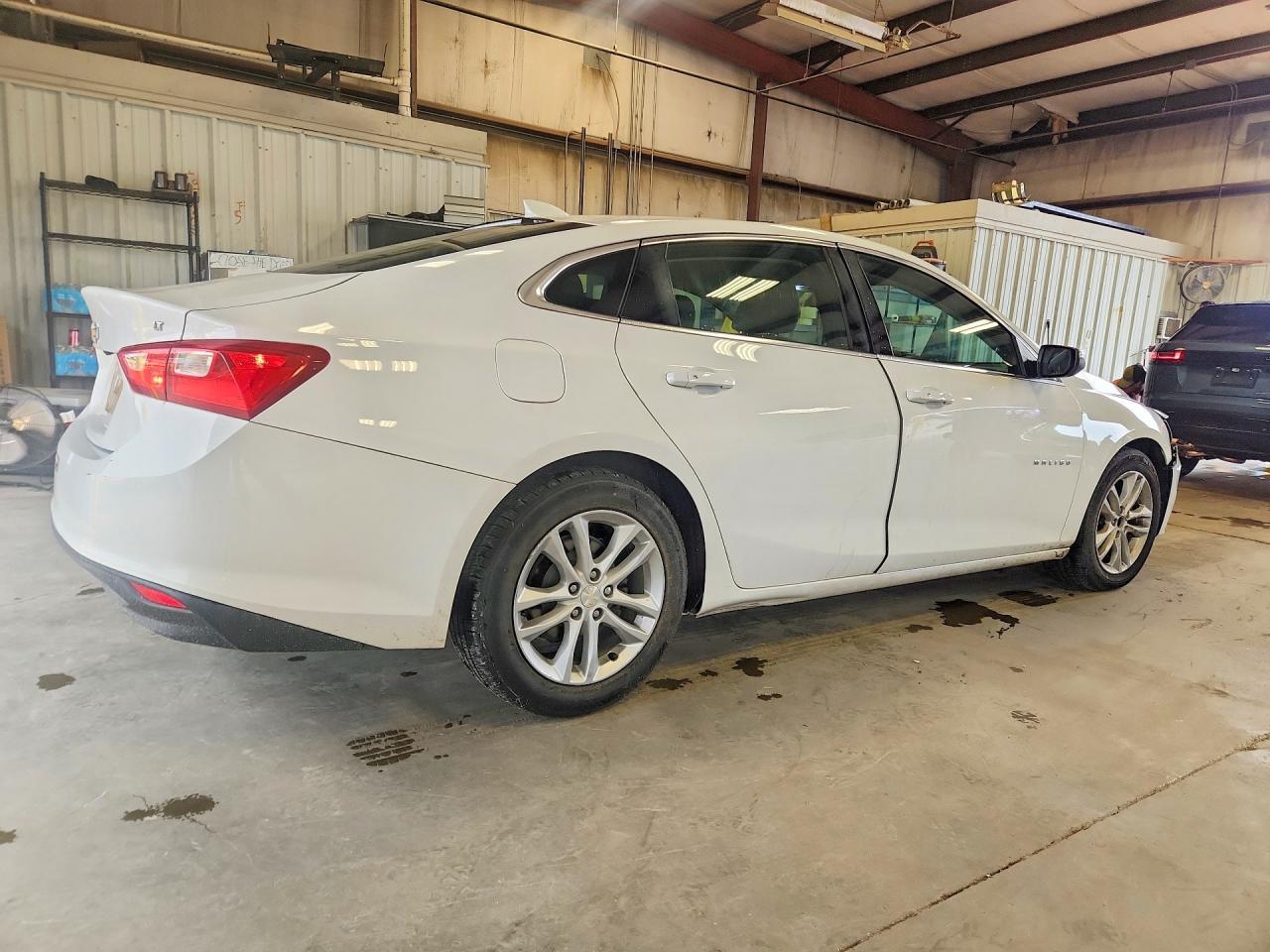 2017 Chevrolet Malibu Lt - Image 3