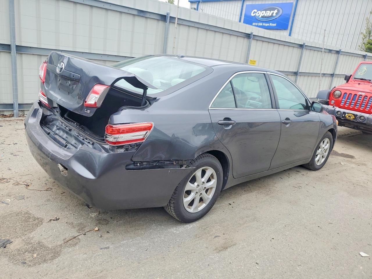 2011 Toyota Camry Le - Фото 3