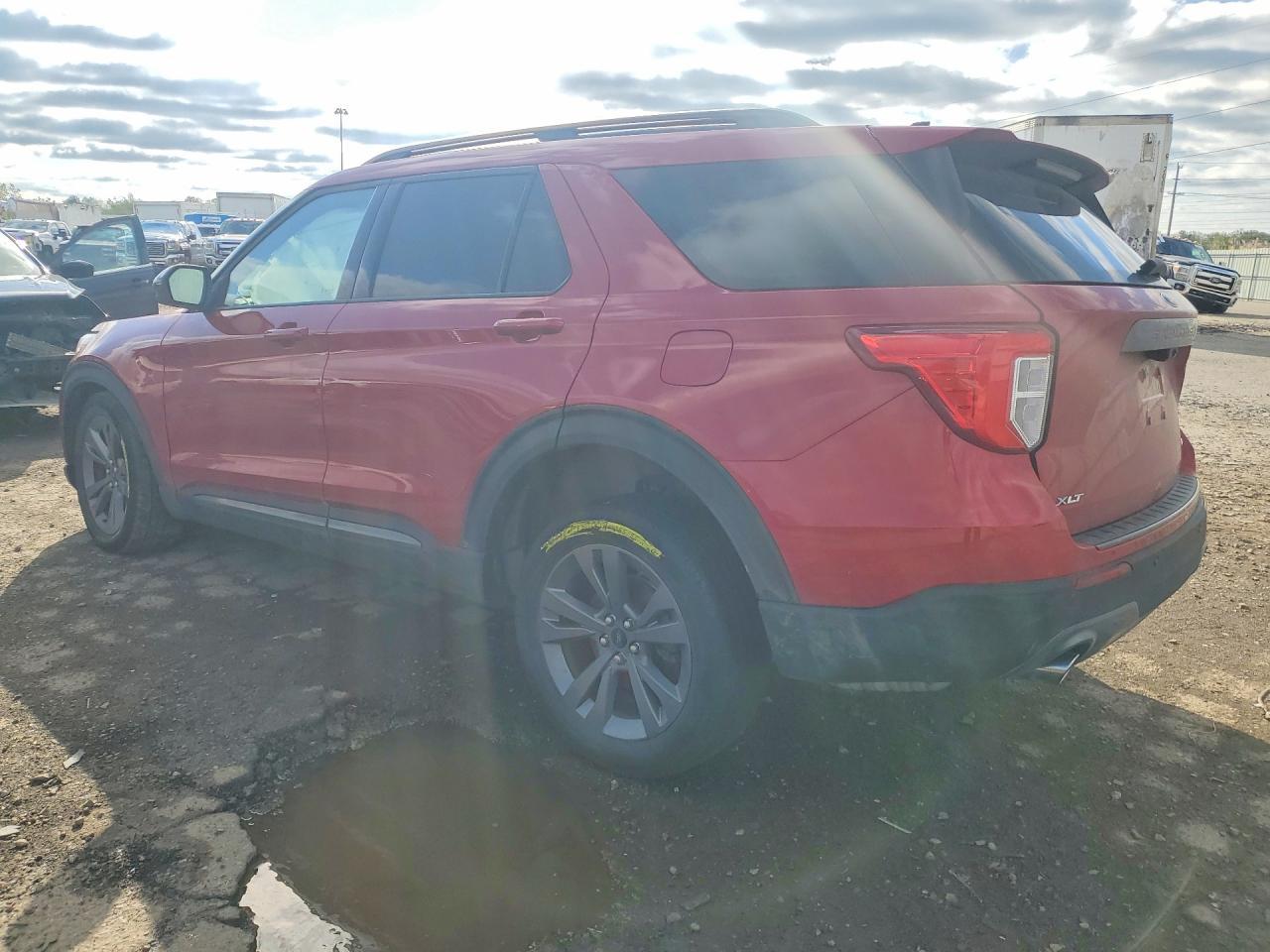 2024 Ford Explorer Xlt - Image 2