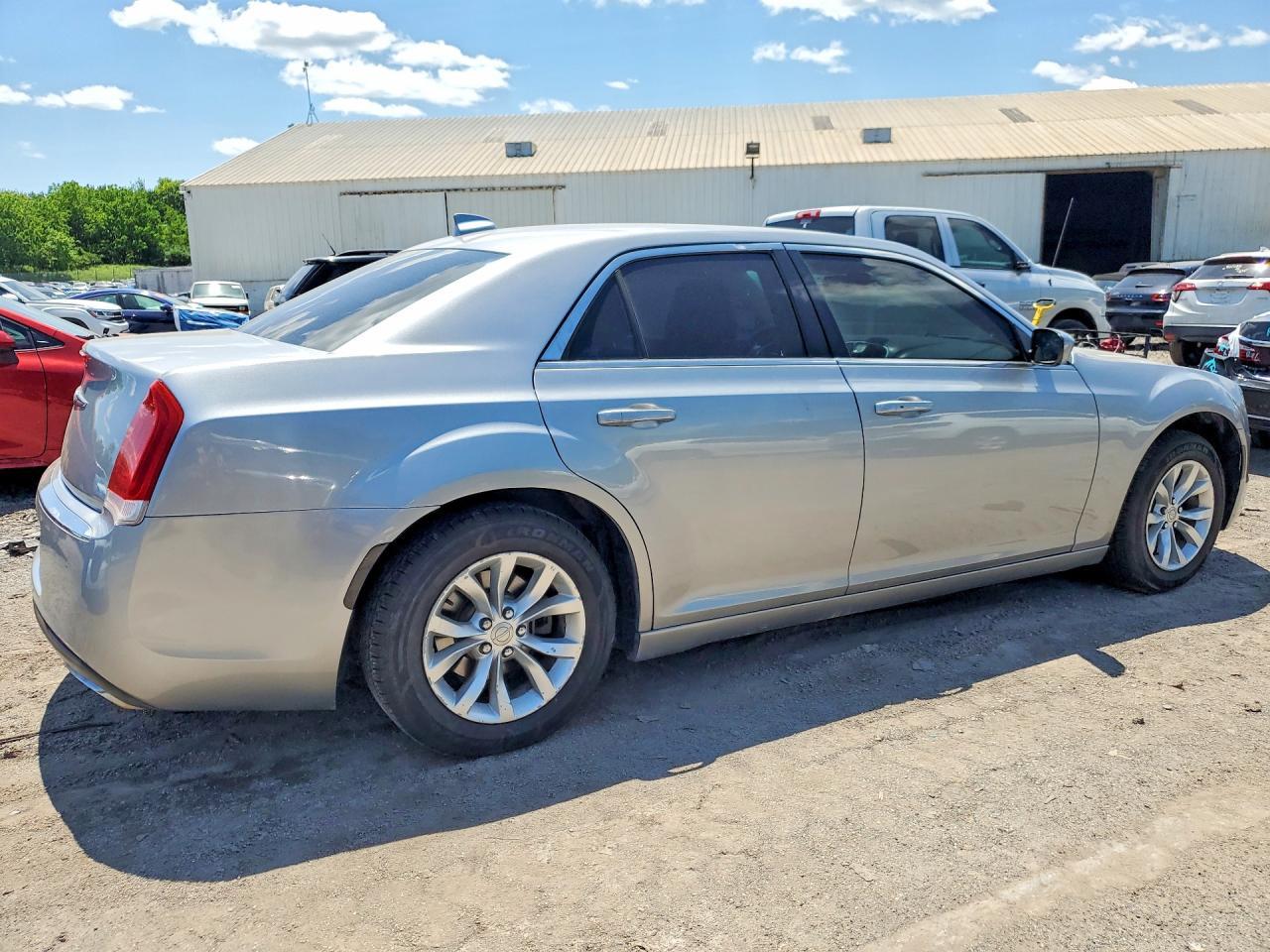 2015 Chrysler 300 Limited - Фото 3