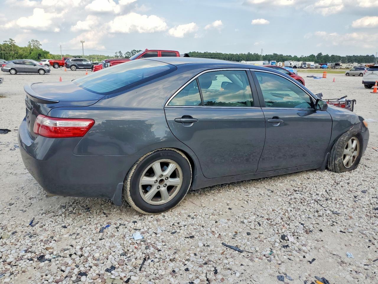 2007 Toyota Camry Le V6 - Image 3