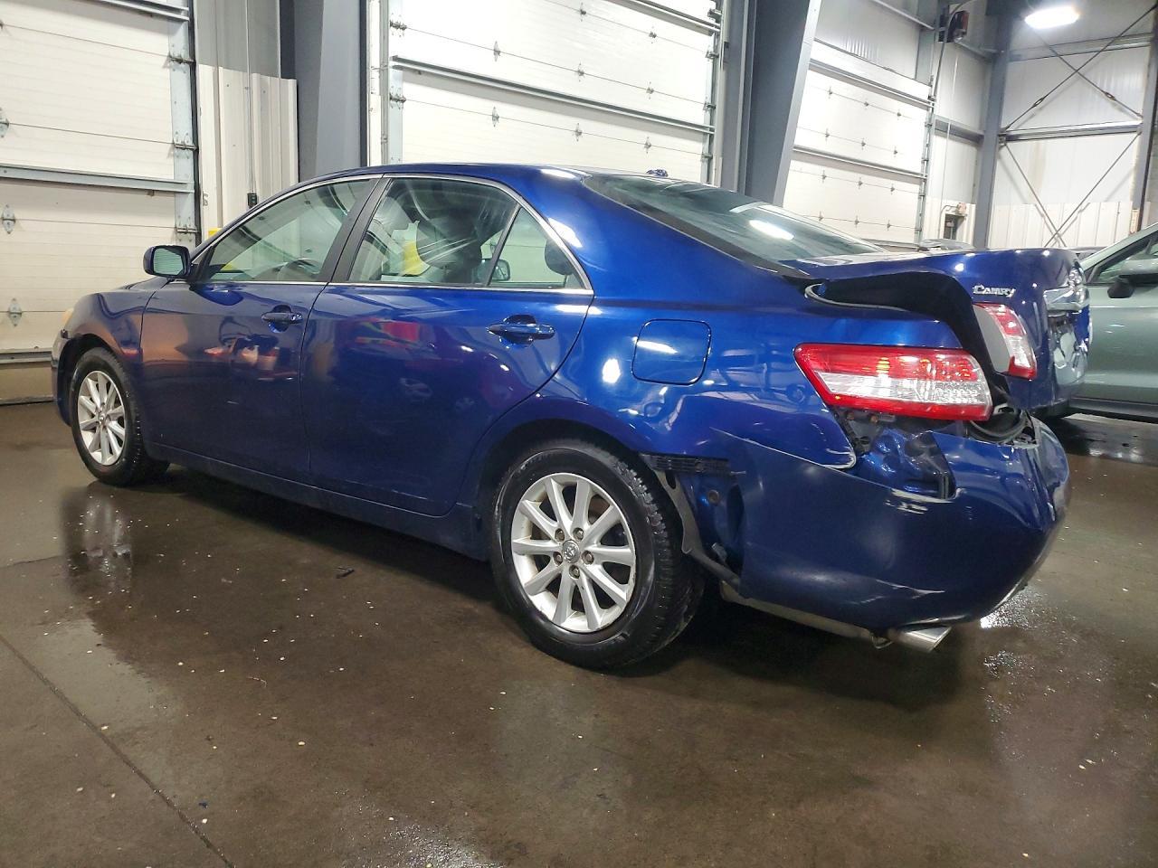 2011 Toyota Camry Xle V6 - Фото 2