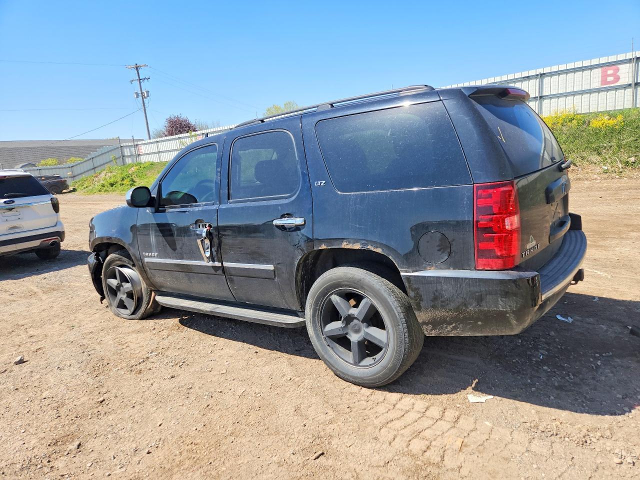 2011 Chevrolet Tahoe K1500 Ltz - Image 2