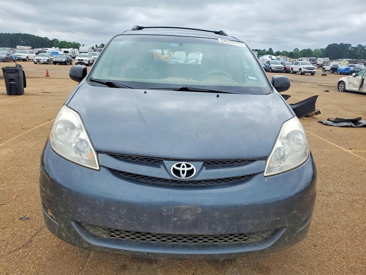 2009 Toyota Sienna Le 7-Passenger - Image 5
