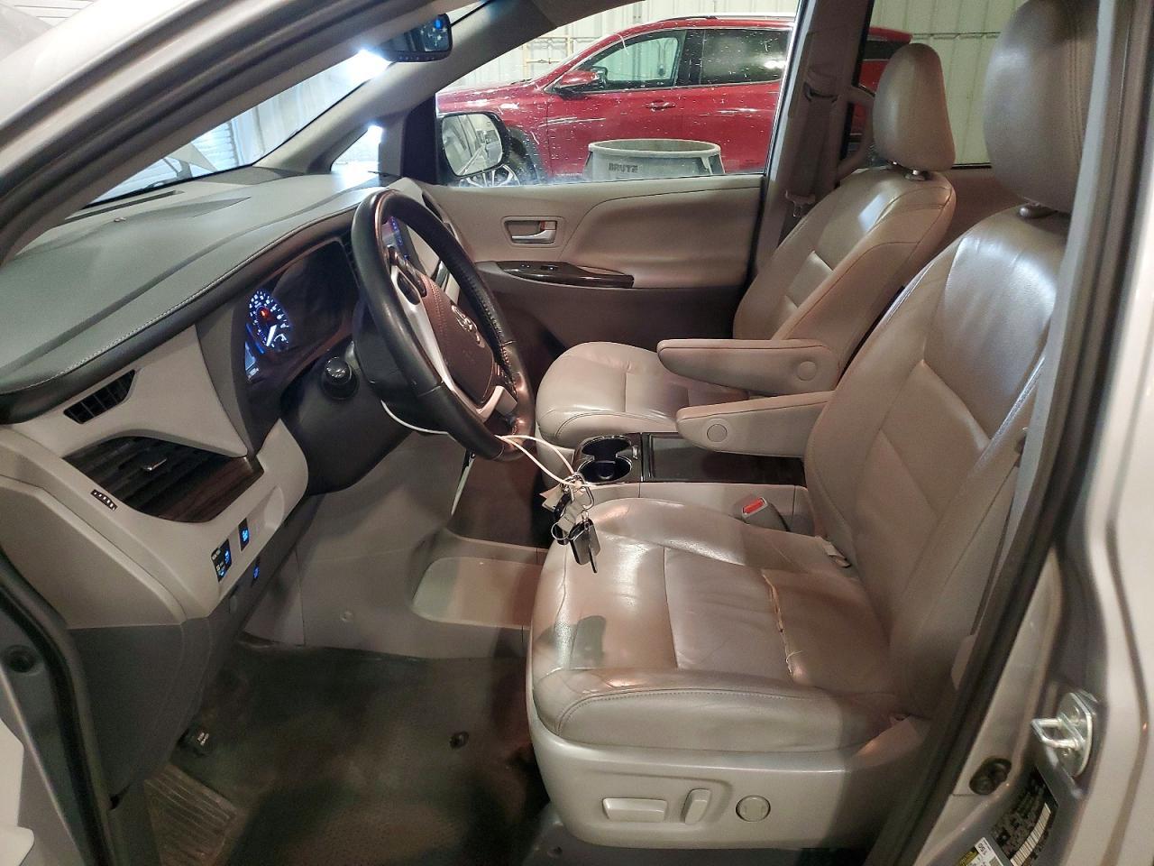 2015 Toyota Sienna Xle 7-Passenger - Фото 7