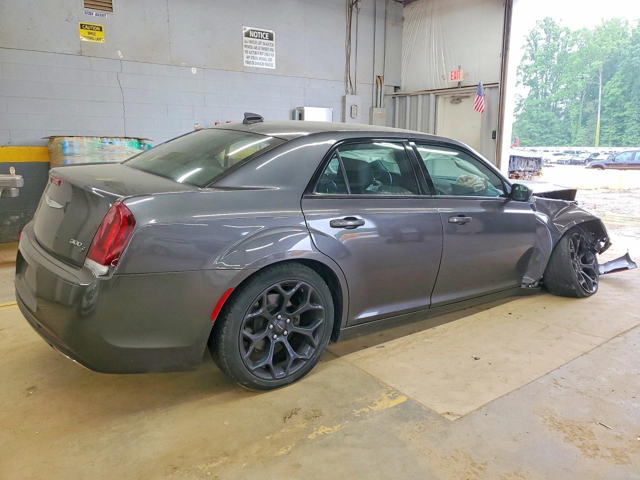 2019 Chrysler 300 S - Фото 3
