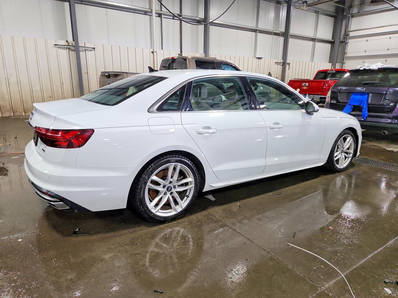 2022 Audi A4 Premium Plus 45 - Фото 3