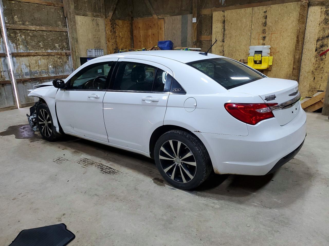 2014 Chrysler 200 Touring - Фото 2