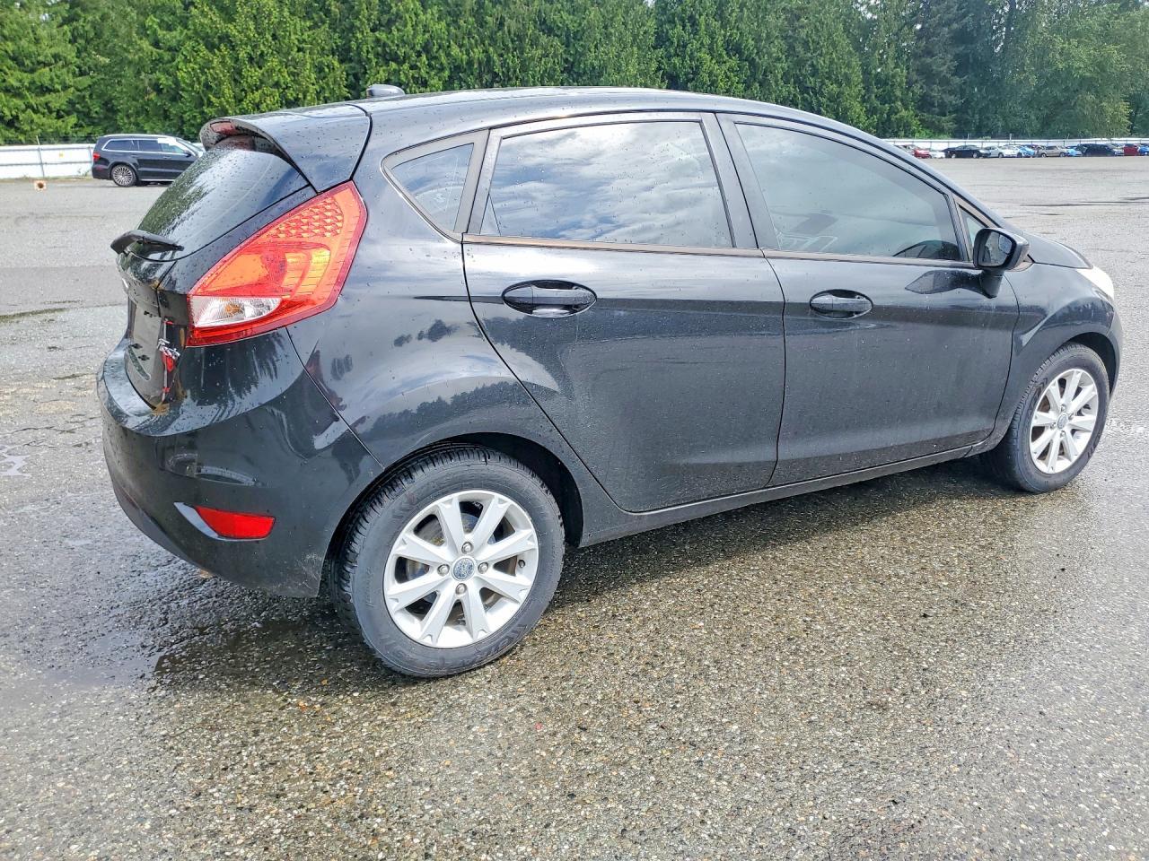 2011 Ford Fiesta Se - Image 3