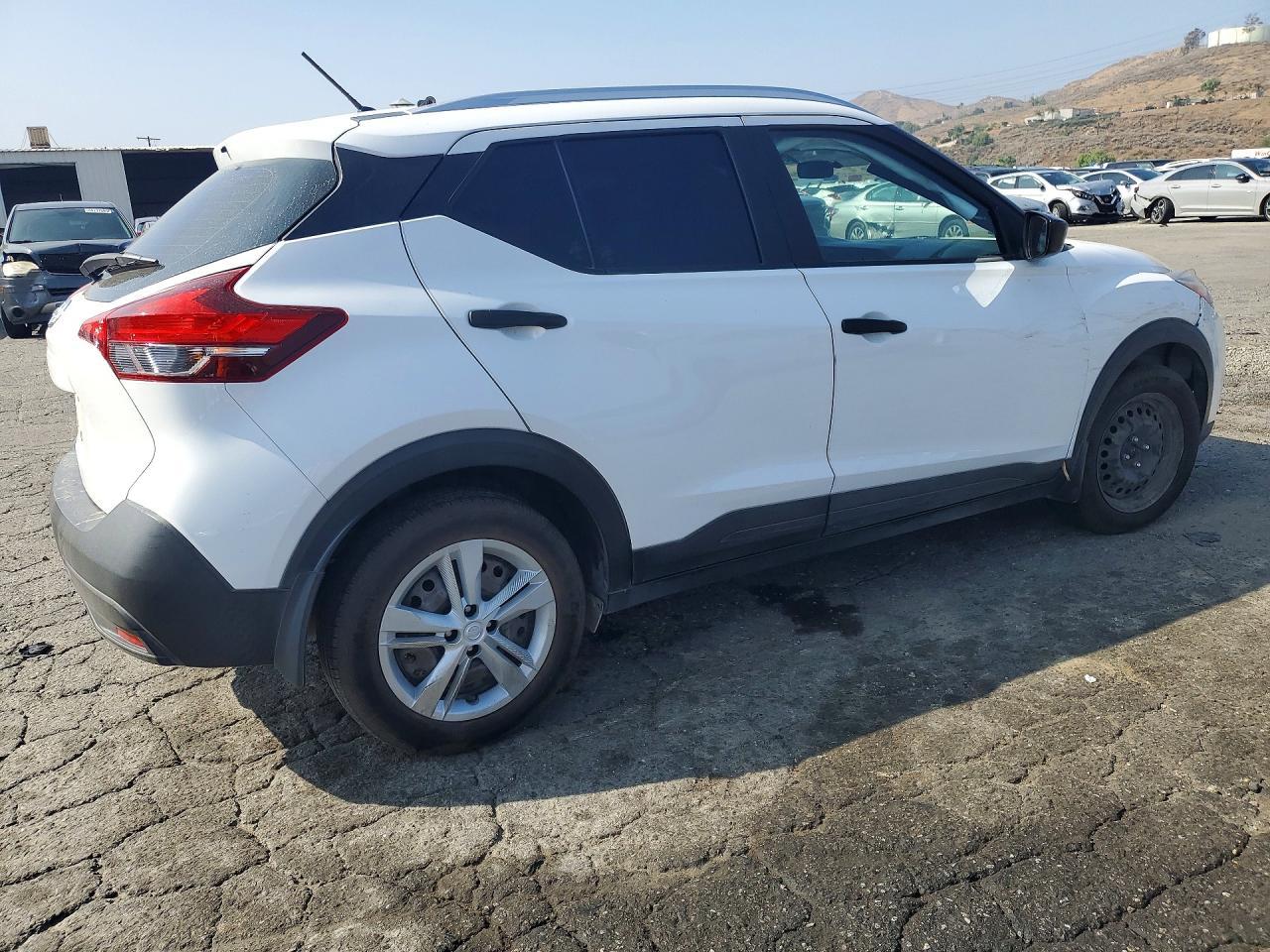 2019 Nissan Kicks S - Фото 3