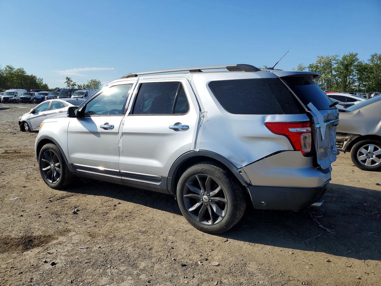2015 Ford Explorer Xlt - Image 2