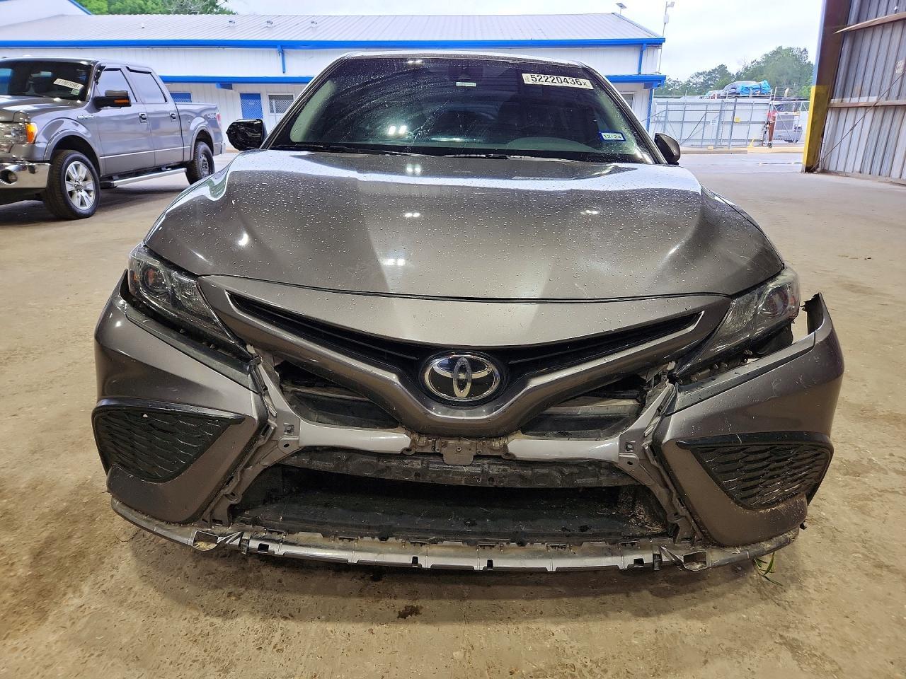 2021 Toyota Camry Se - Фото 5