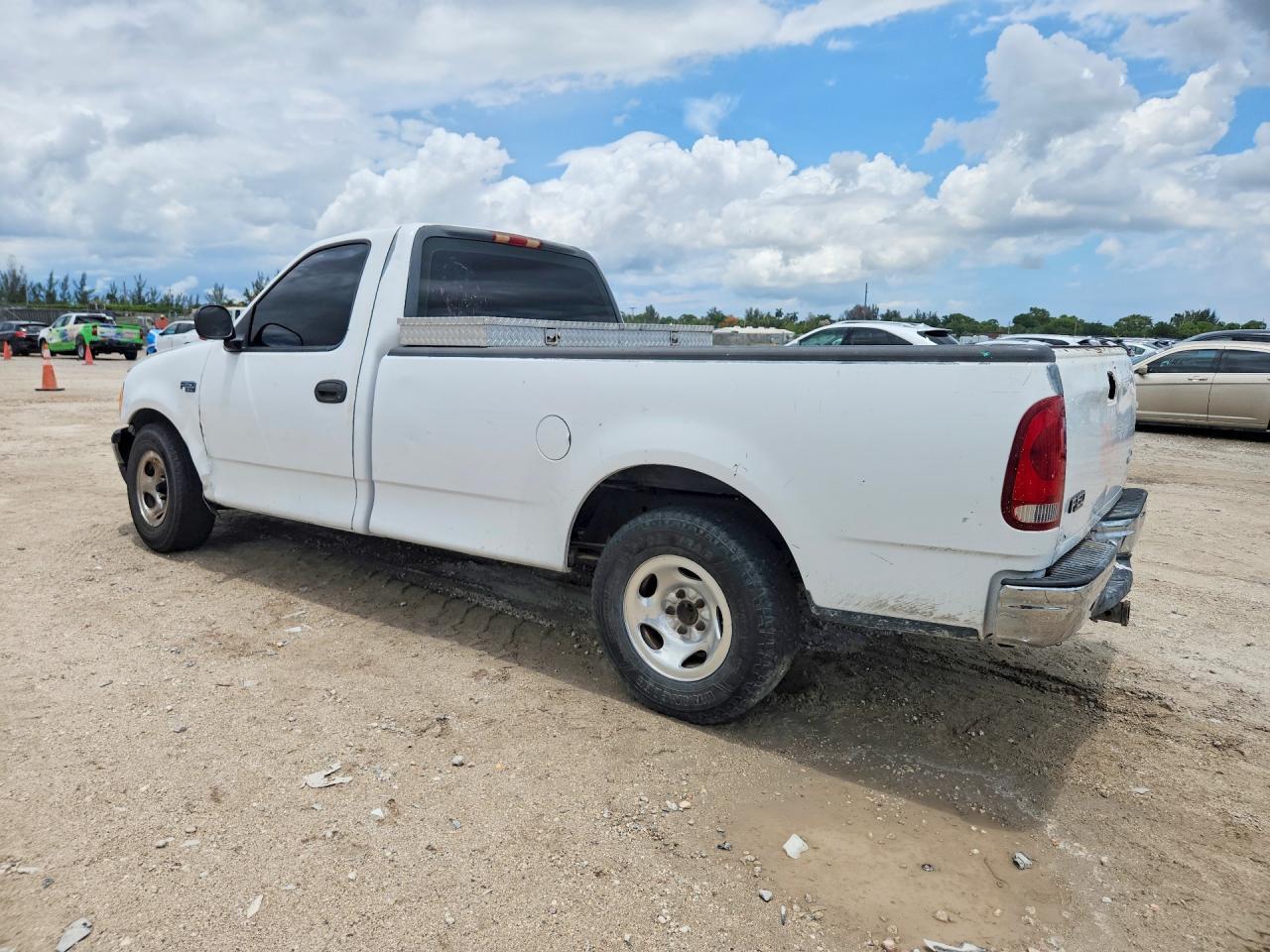 2000 Ford F150 - Image 2