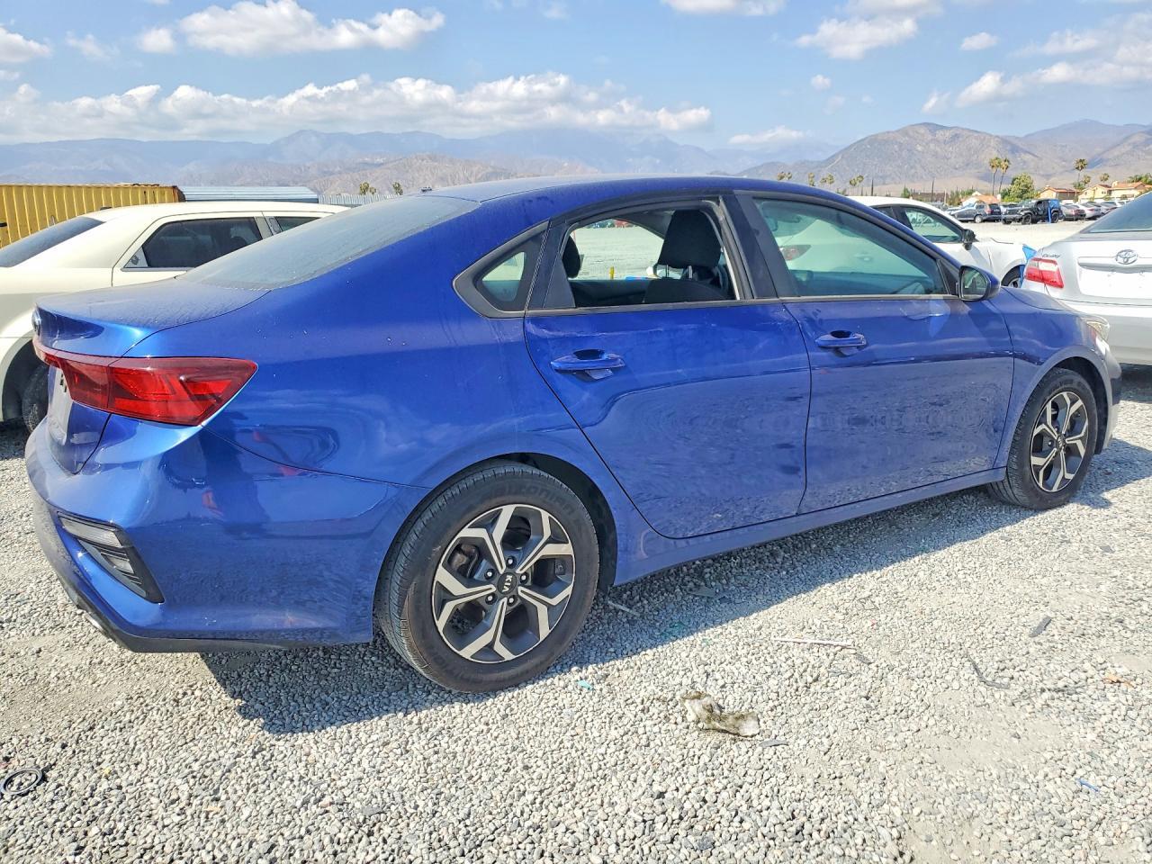 2020 Kia Forte Lxs - Image 3