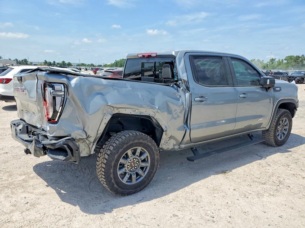 2026 GMC Sierra K1500 At4X - Фото 3
