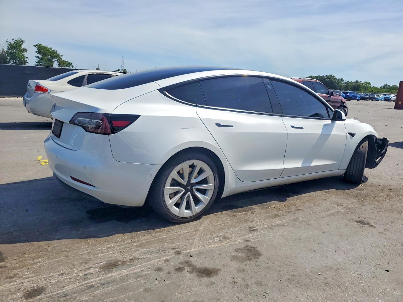 2021 Tesla Model 3 - Фото 3