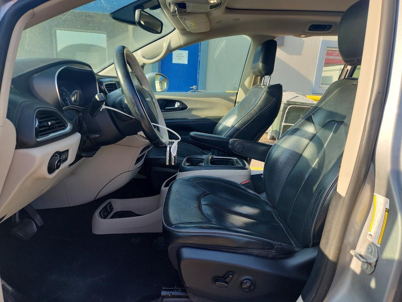 2020 Chrysler Pacifica Limited - Image 7