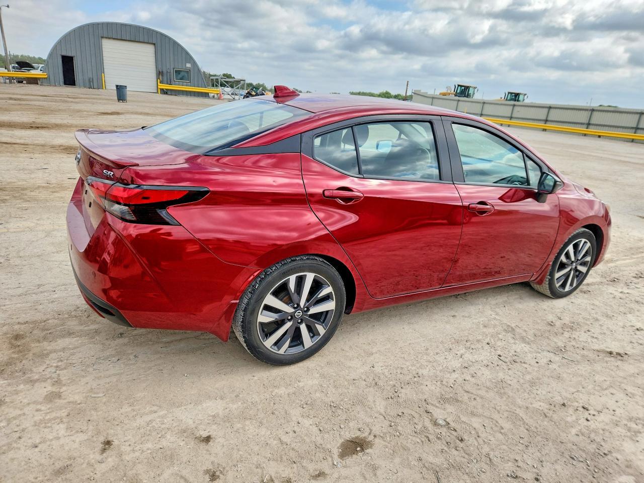 2021 Nissan Versa Sr - Фото 3