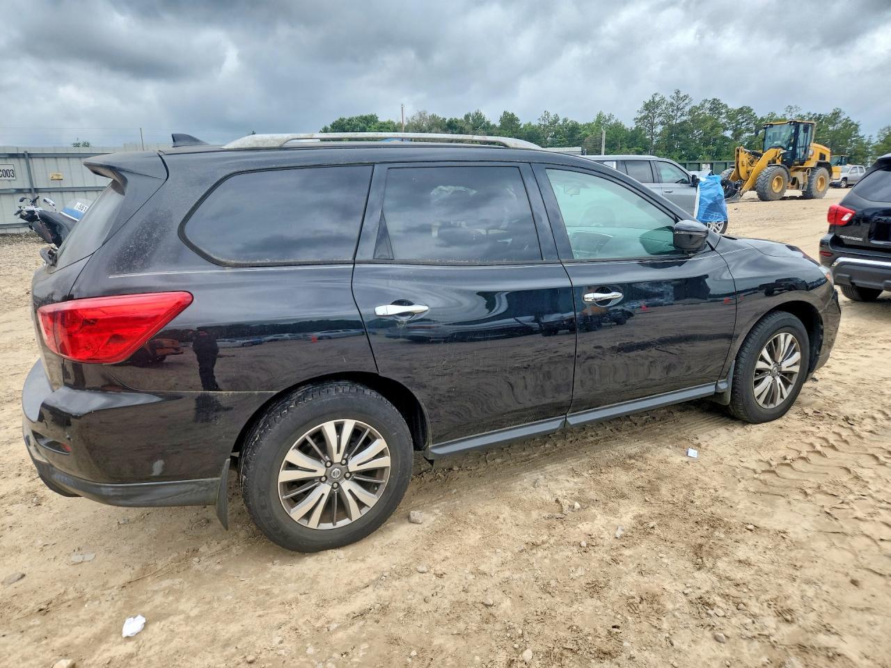 2019 Nissan Pathfinder S - Фото 3