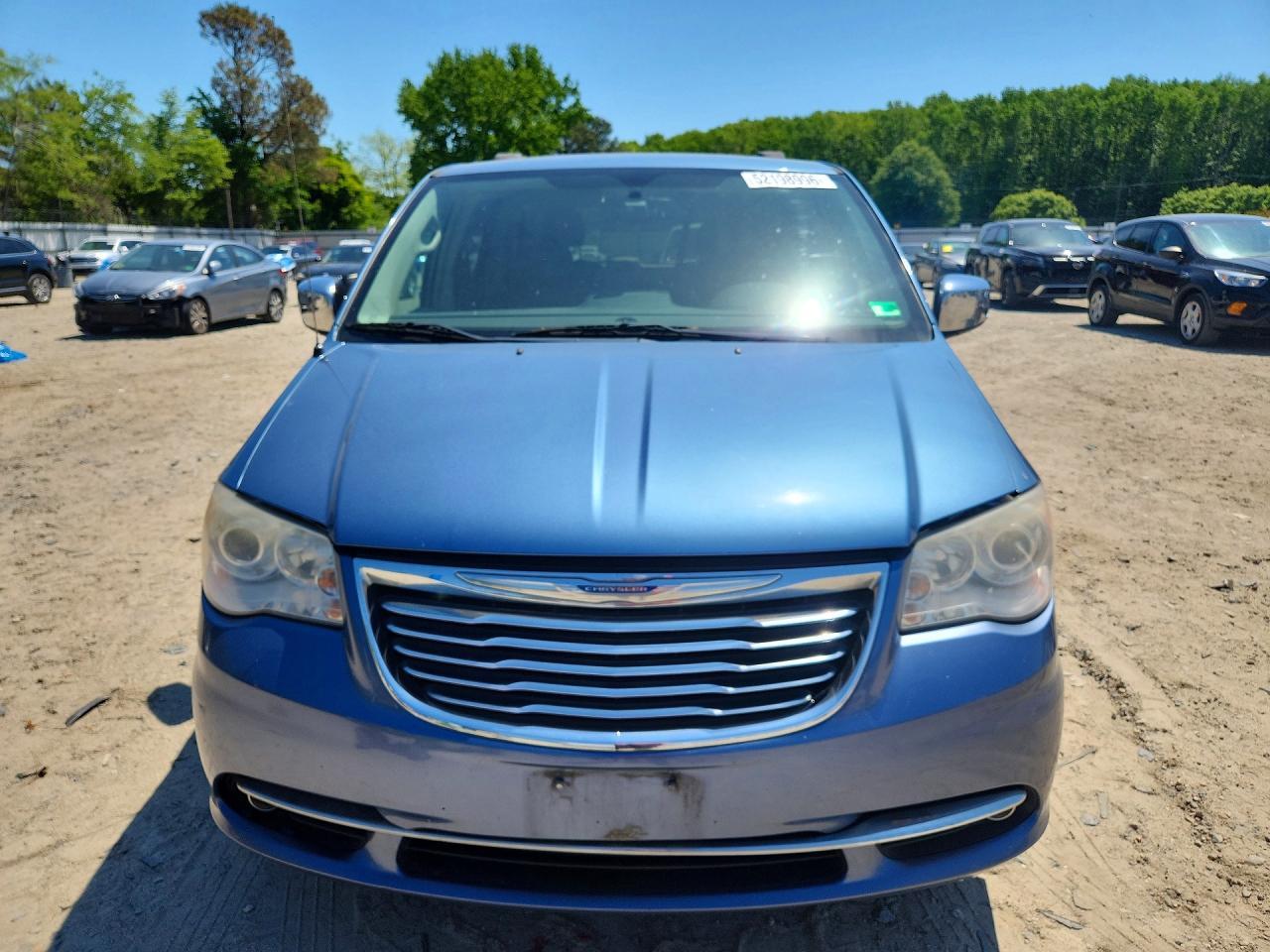 2012 Chrysler Town & Country Limited - Image 5
