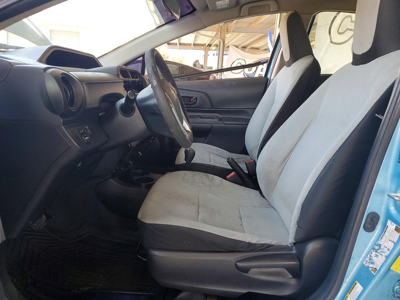 2015 Toyota Prius C One - Image 7