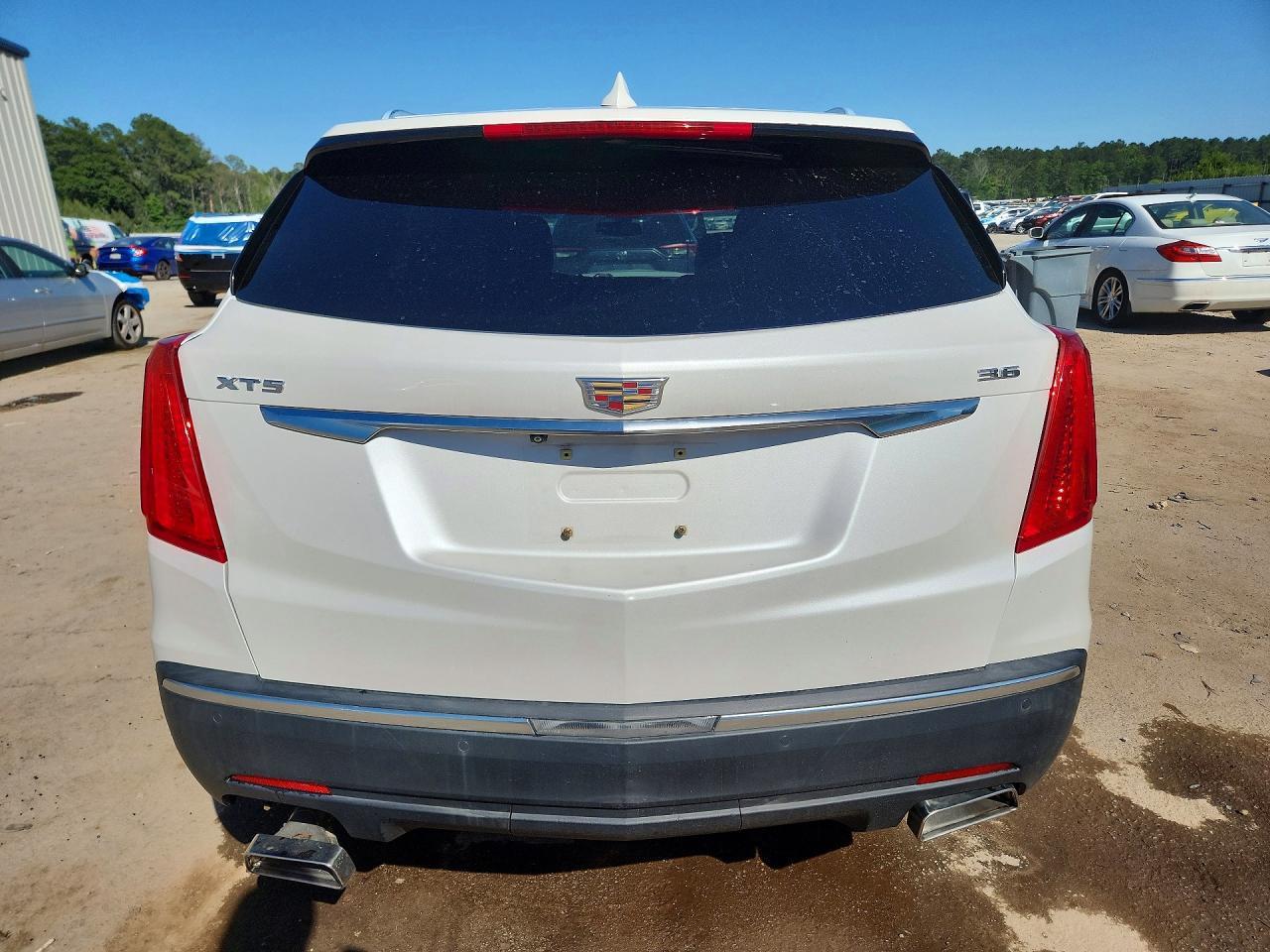 2017 Cadillac Xt5 Luxury - Image 6