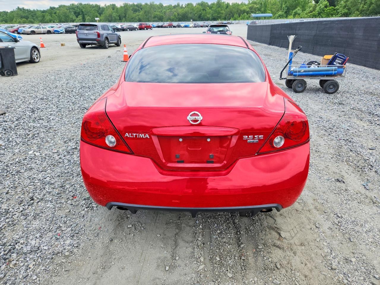 2009 Nissan Altima 3.5Se - Image 6
