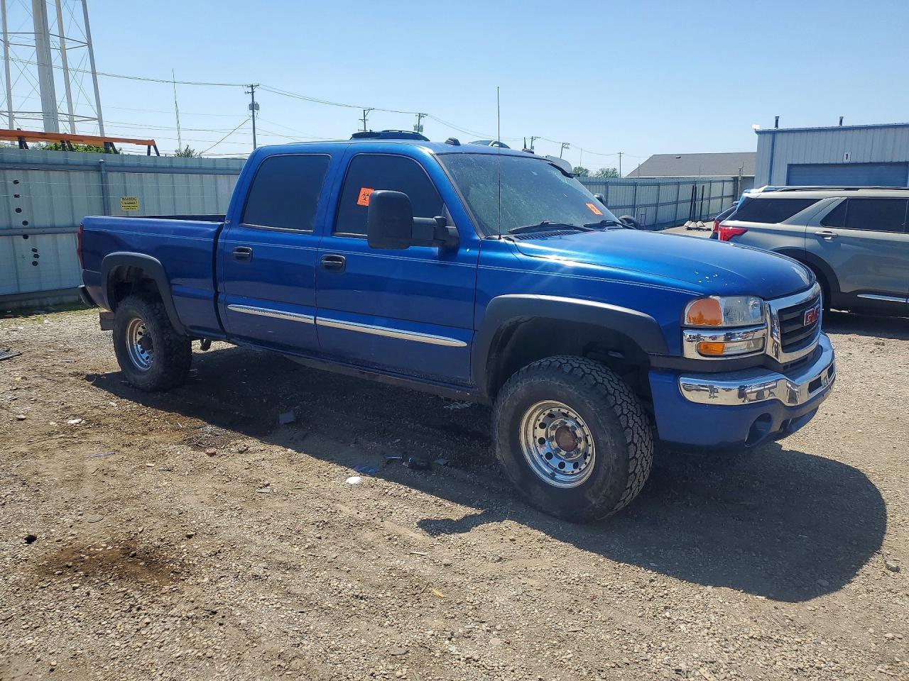2004 GMC Sierra K2500 Heavy Duty - Image 4