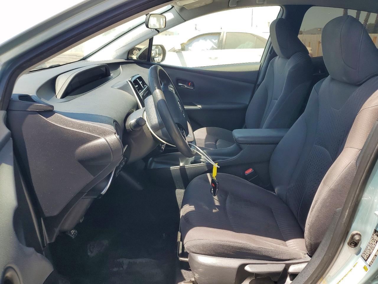 2018 Toyota Prius Two - Фото 7
