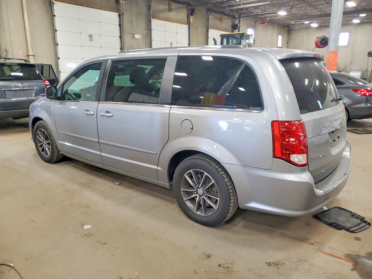 2016 Dodge Grand Caravan Sxt - Фото 2
