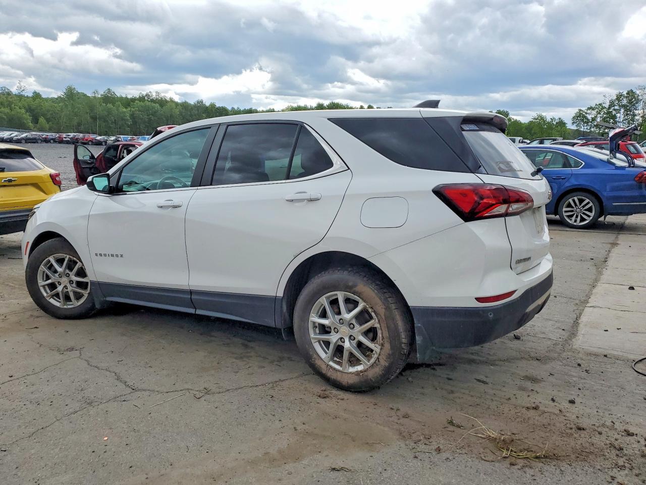 2023 Chevrolet Equinox Lt - Image 2