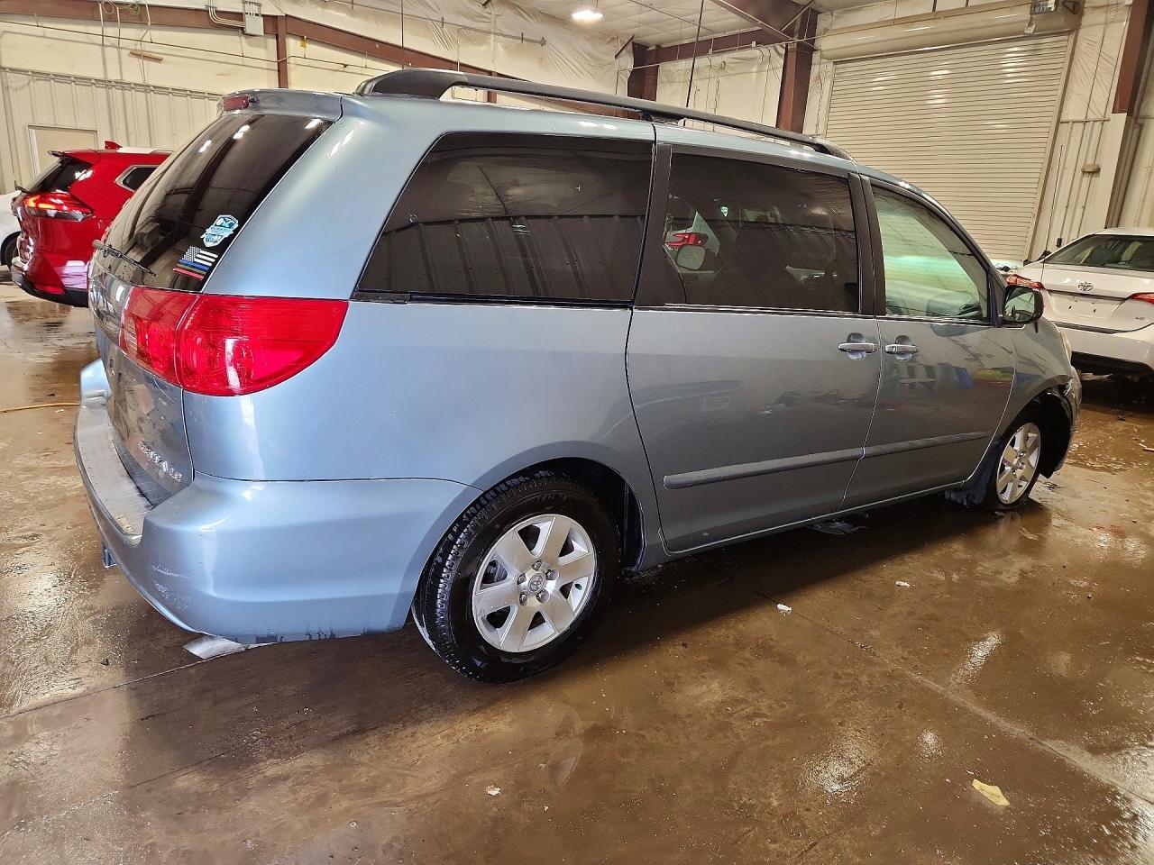 2006 Toyota Sienna Le 7 Passenger - Фото 3