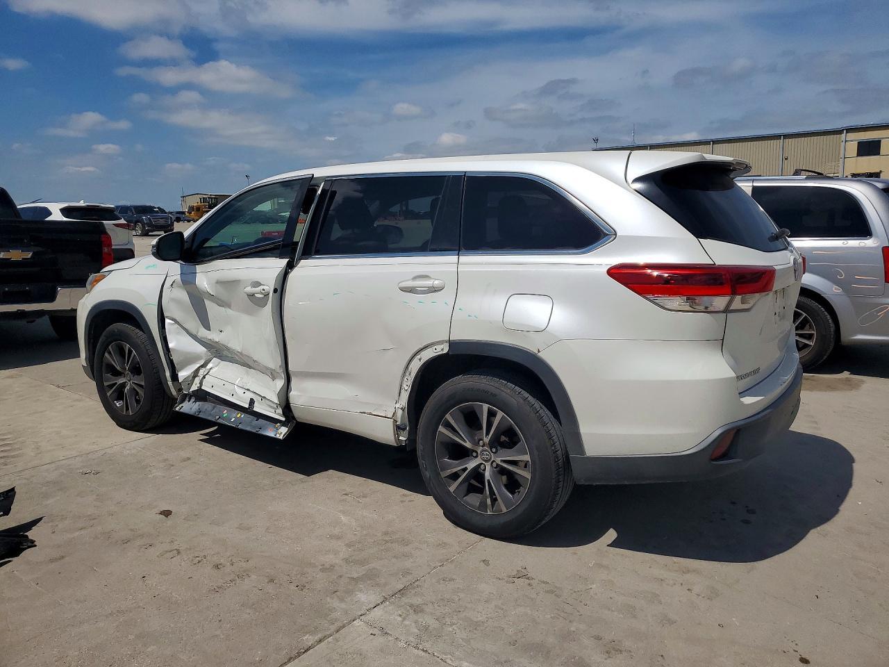 2018 Toyota Highlander Le - Фото 2