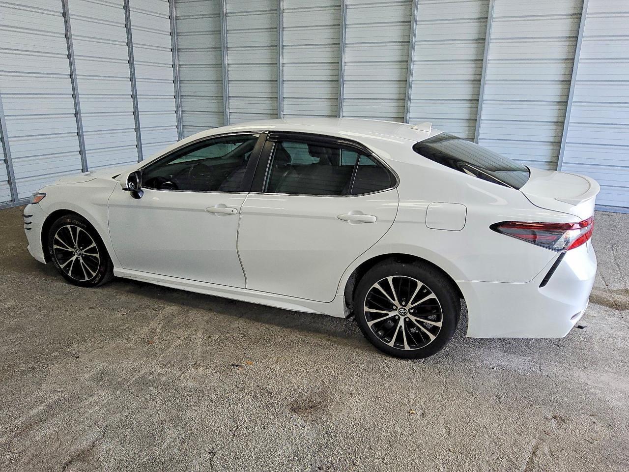 2019 Toyota Camry Se - Image 2