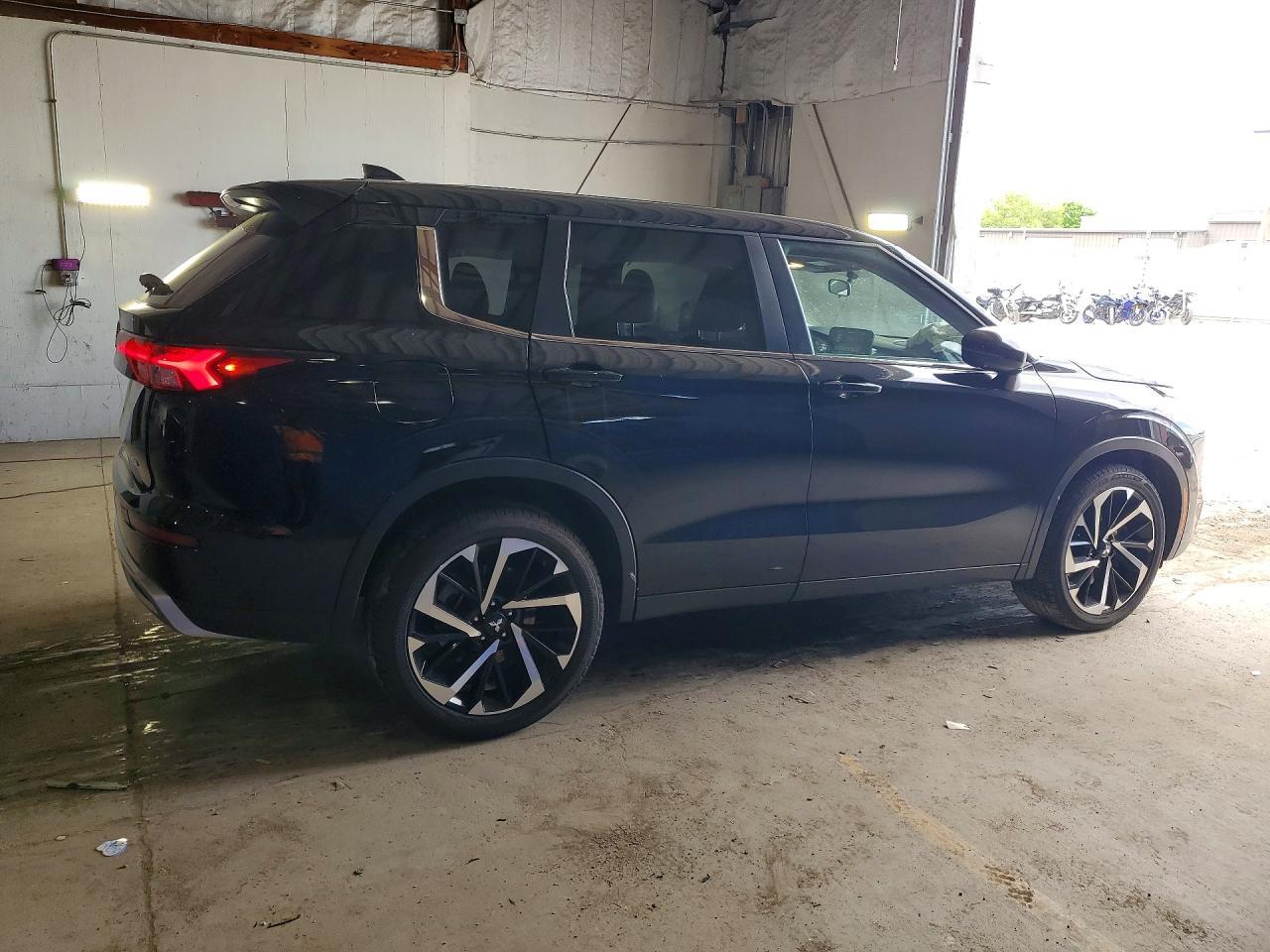 2024 Mitsubishi Outlander Se - Image 3