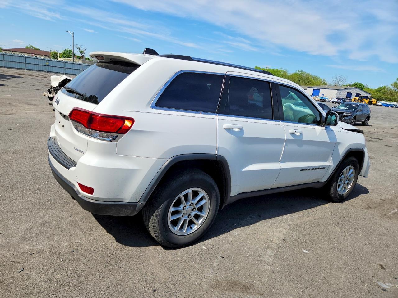 2020 Jeep Grand Cherokee Laredo - Image 3