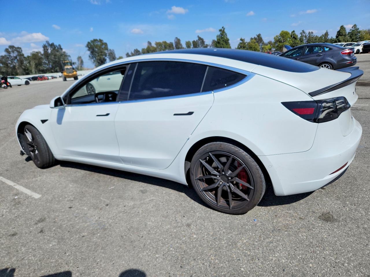 2018 Tesla Model 3 - Фото 2