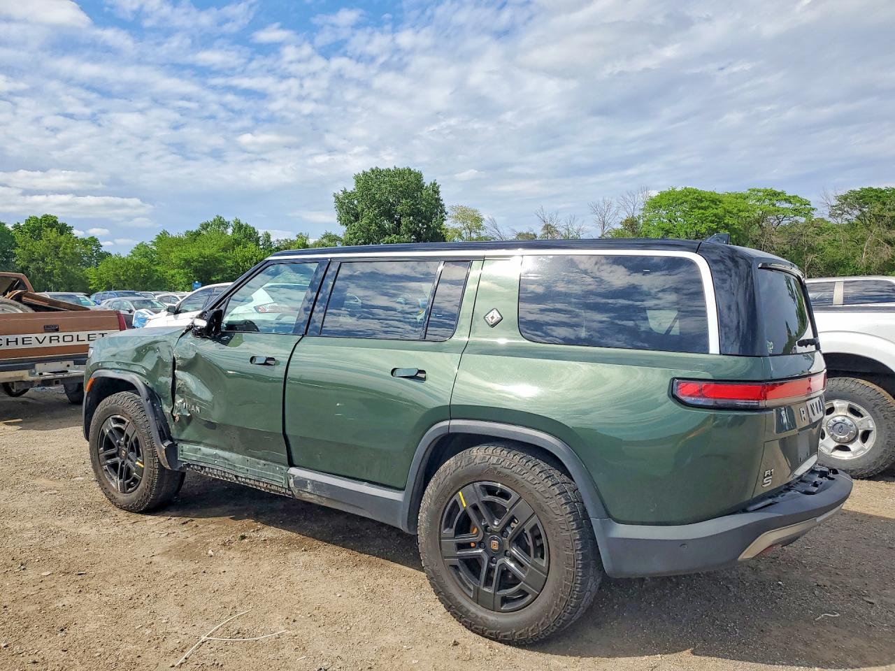 2024 Rivian R1S Adventure - Image 2