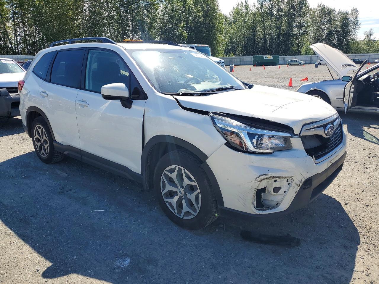 2019 Subaru Forester Premium - Image 4