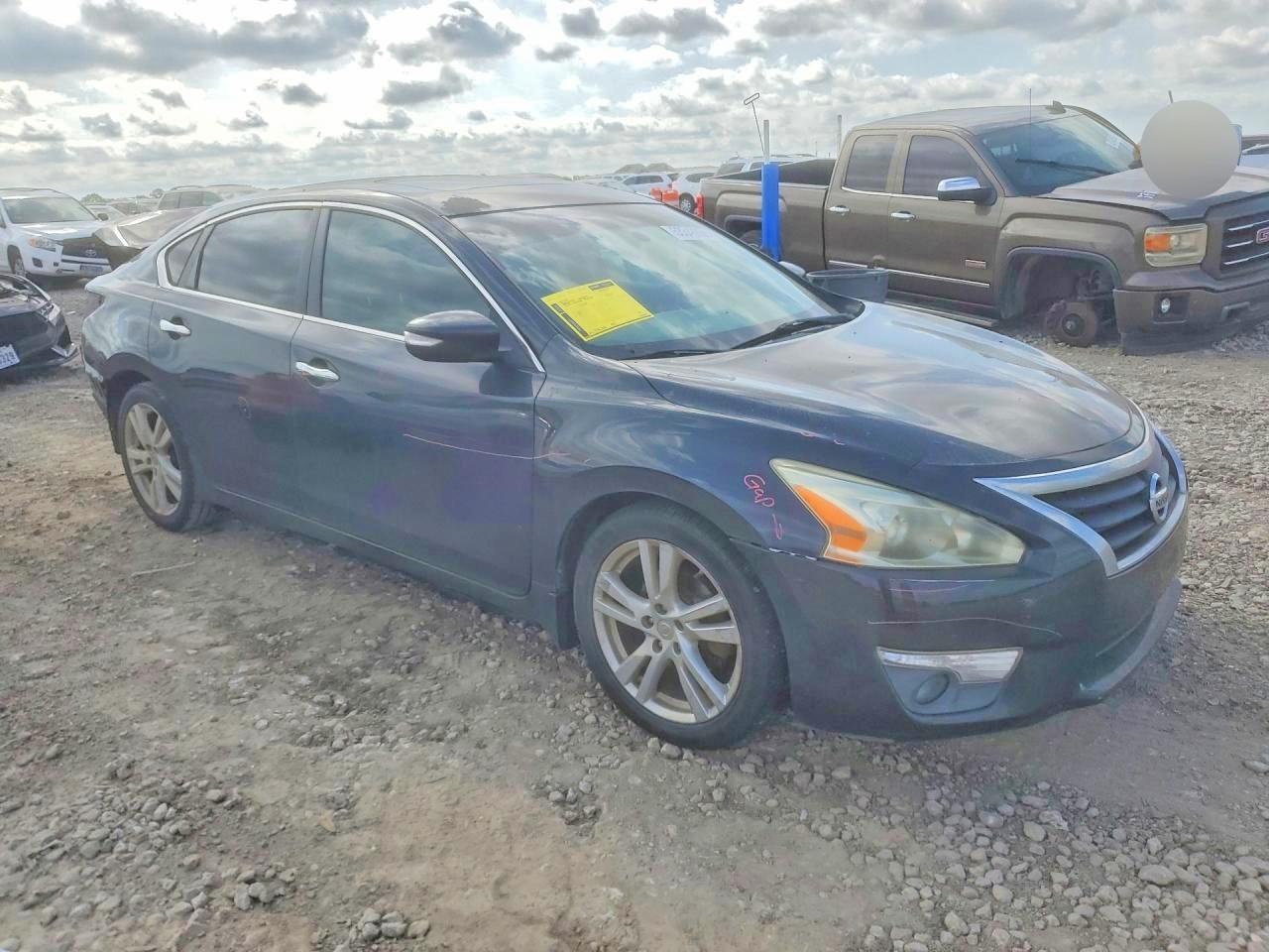 2013 Nissan Altima 3.5 S - Image 4