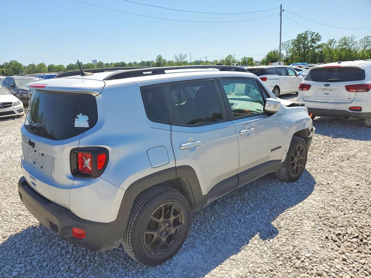 2020 Jeep Renegade Latitude - Image 3