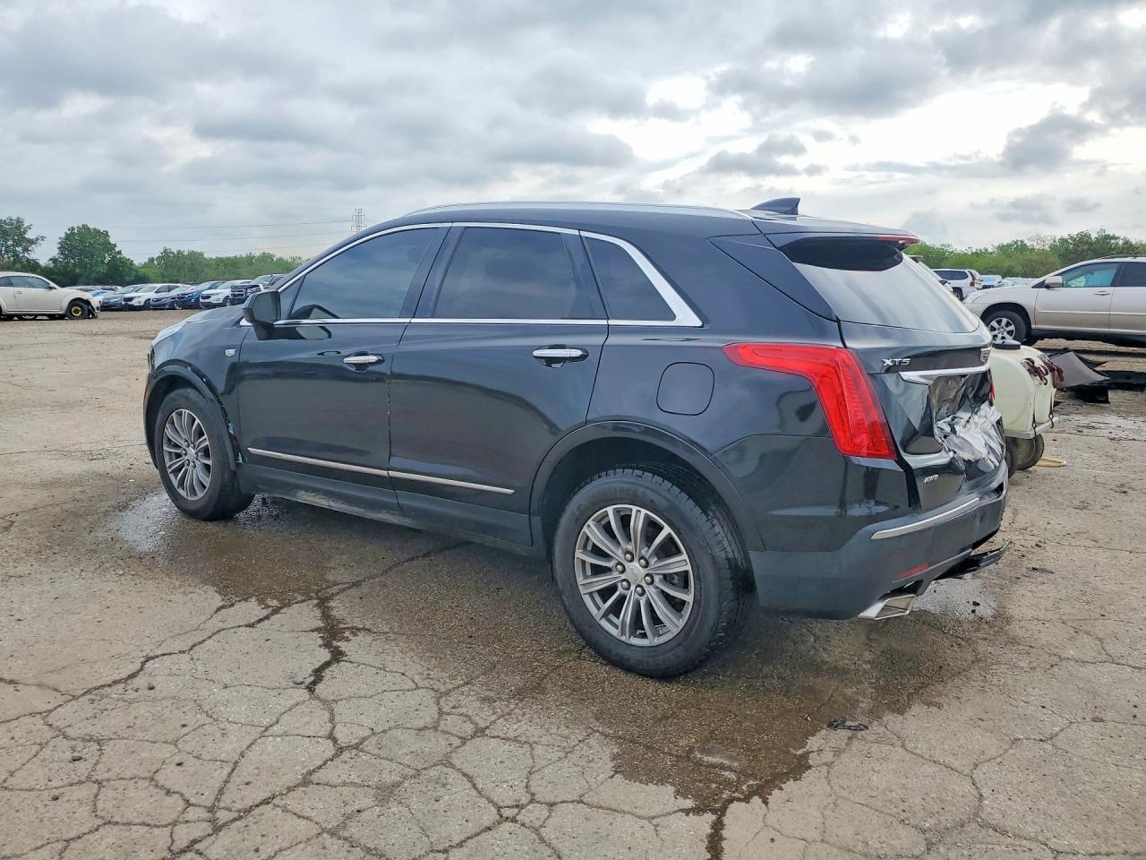 2017 Cadillac Xt5 Luxury - Image 2