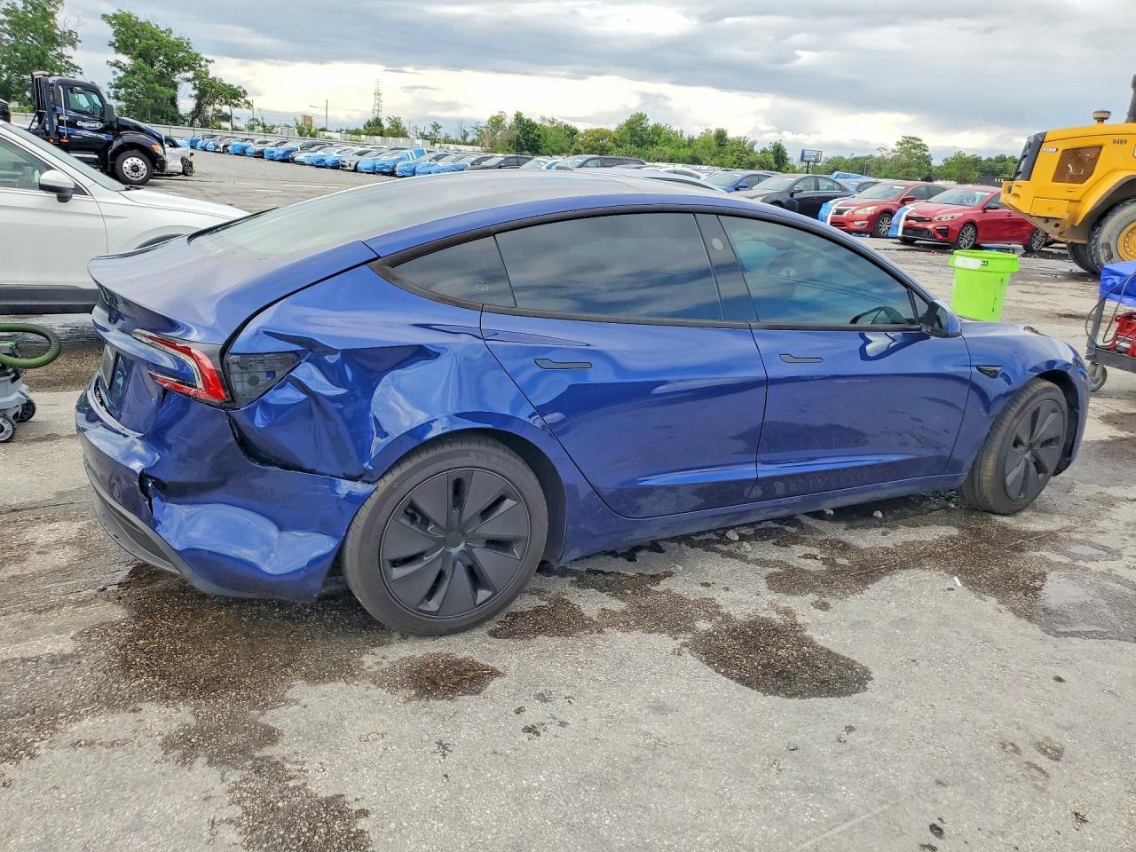 2025 Tesla Model 3 - Image 3