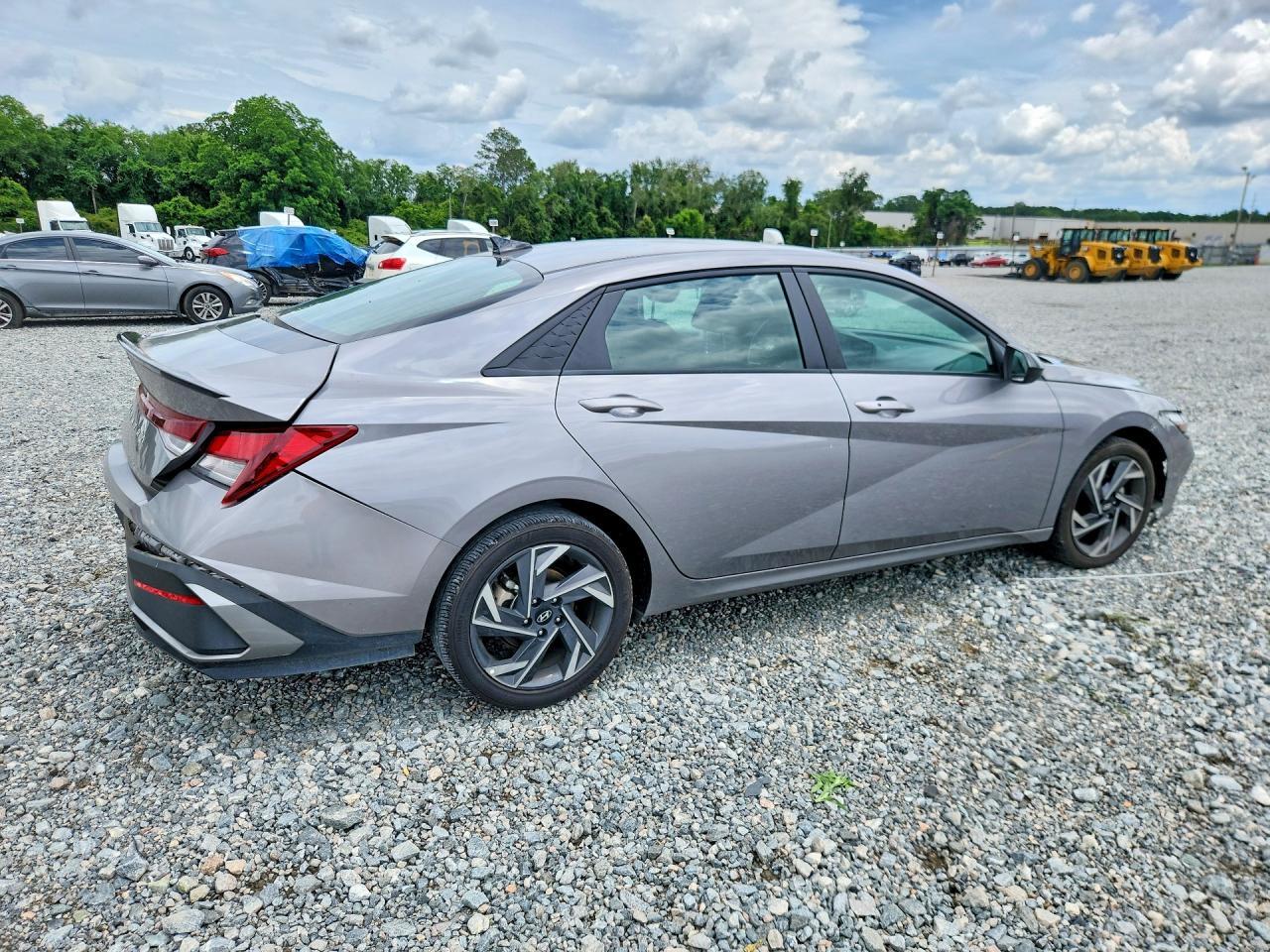 2025 Hyundai Elantra Sel Sport - Image 3